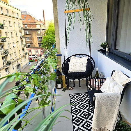 Design Apt In Old Town-Free Parking-Balcony Bratislava Esterno foto