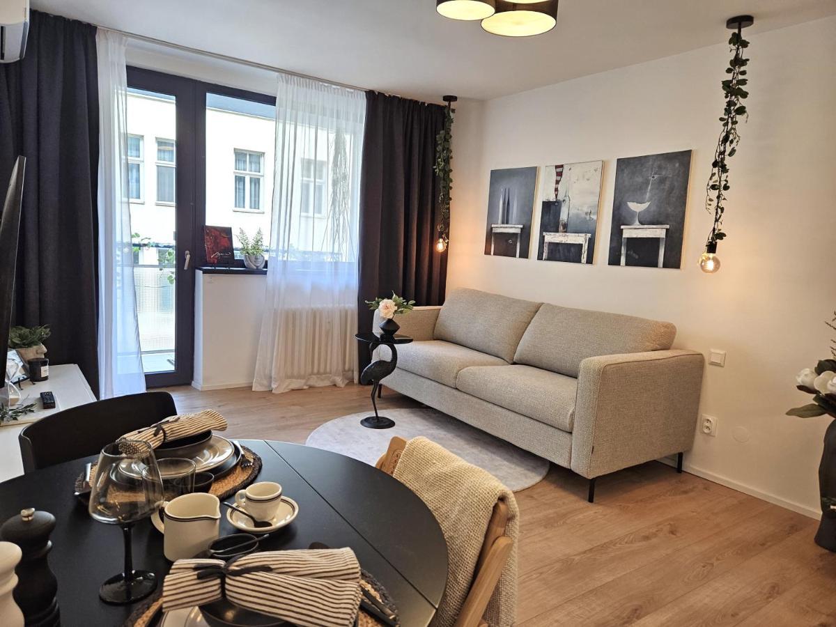 Design Apt In Old Town-Free Parking-Balcony Bratislava Esterno foto