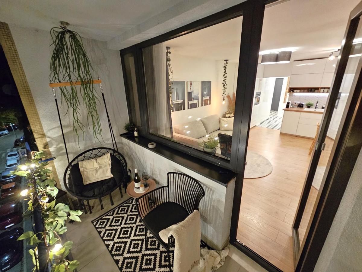 Design Apt In Old Town-Free Parking-Balcony Bratislava Esterno foto