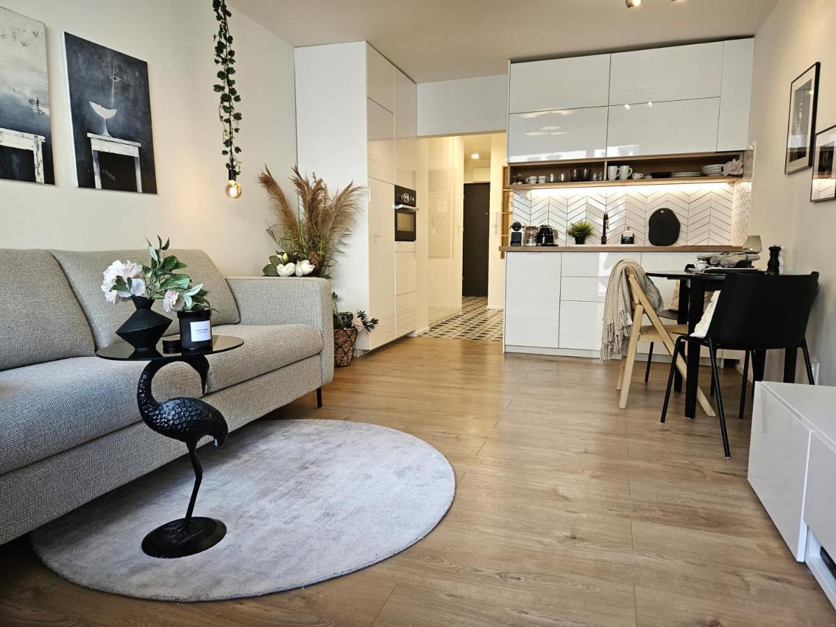 Design Apt In Old Town-Free Parking-Balcony Bratislava Esterno foto