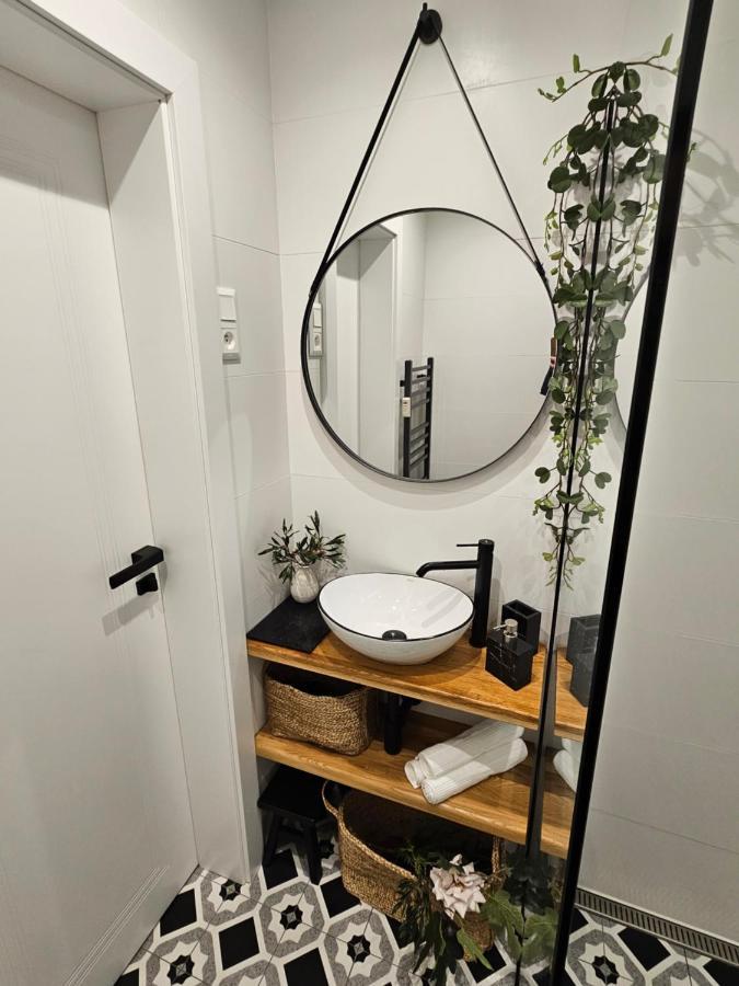 Design Apt In Old Town-Free Parking-Balcony Bratislava Esterno foto