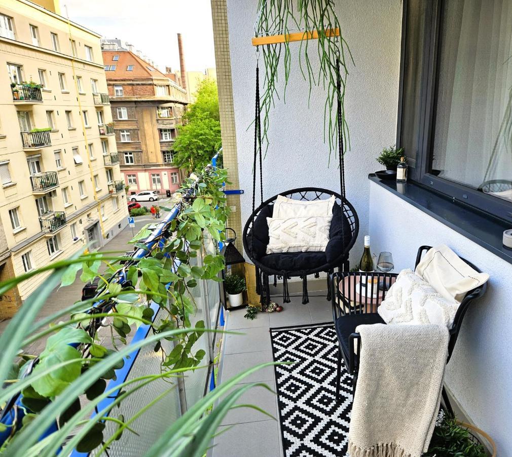 Design Apt In Old Town-Free Parking-Balcony Bratislava Esterno foto